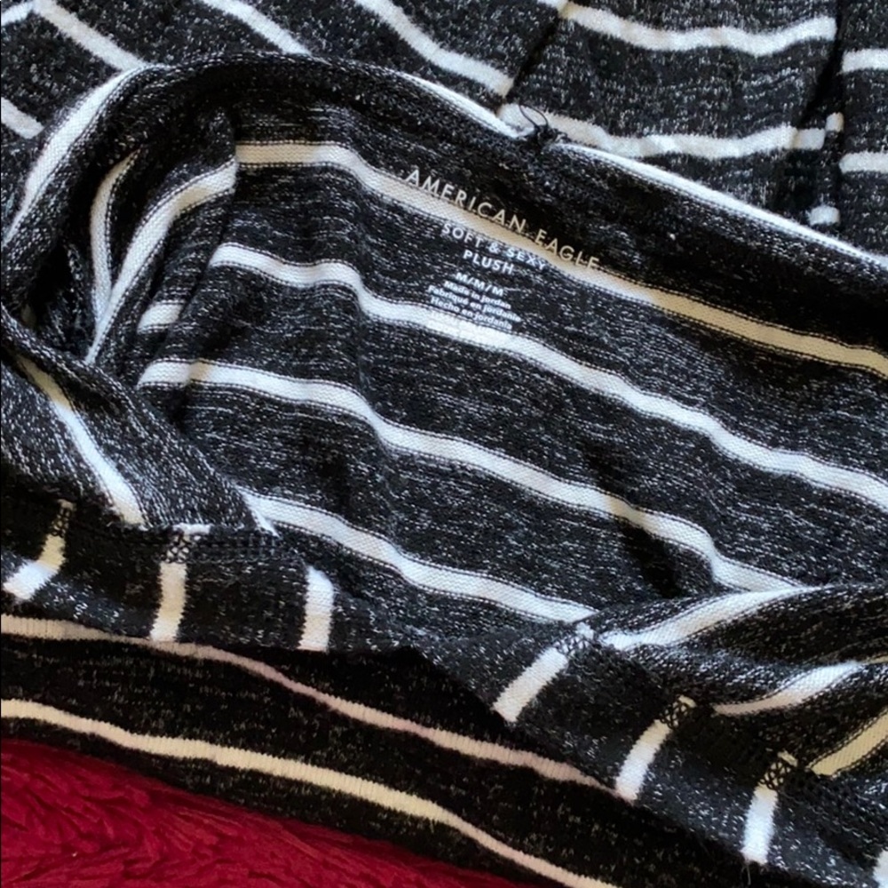AEO NWOT crop plush black & white striped hoodie - Picture 8 of 8